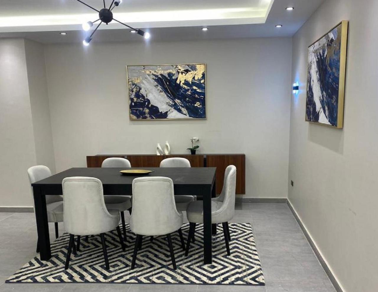 Apartment Z Executive Hub *
